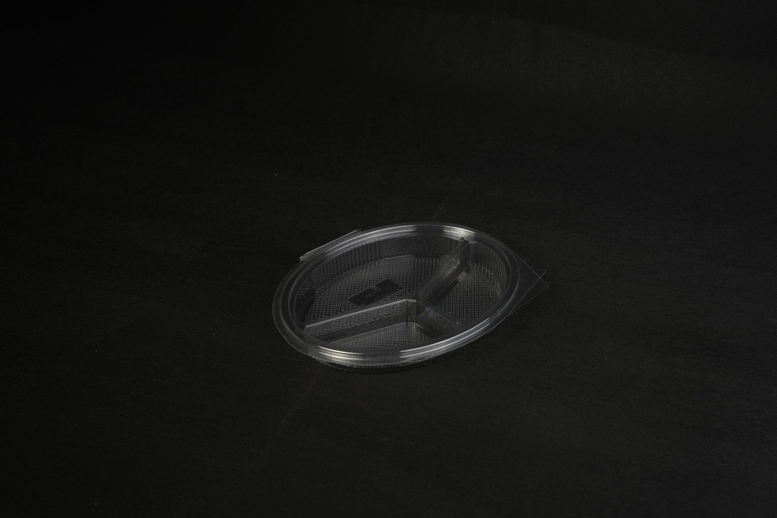 علبة بيضوي مقطع ثلاثي